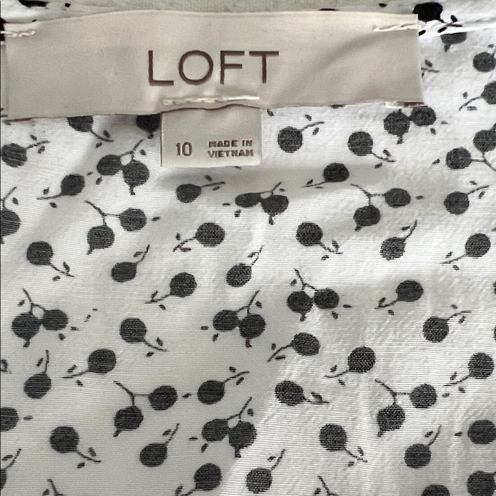 LOFT floral flutter V neck pocket dress- size 10 - Picture 7 of 8